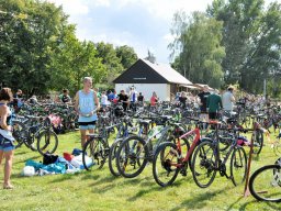 family-_and_friends_tria_2020_129_20220409_1373722523