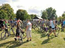 family-_and_friends_tria_2020_131_20220409_1917258570